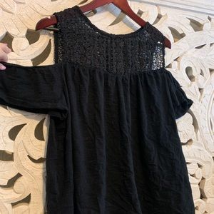 Women’s Cold Shoulder Top with lace